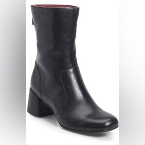 NWT - ONO Florence Bootie Size 6